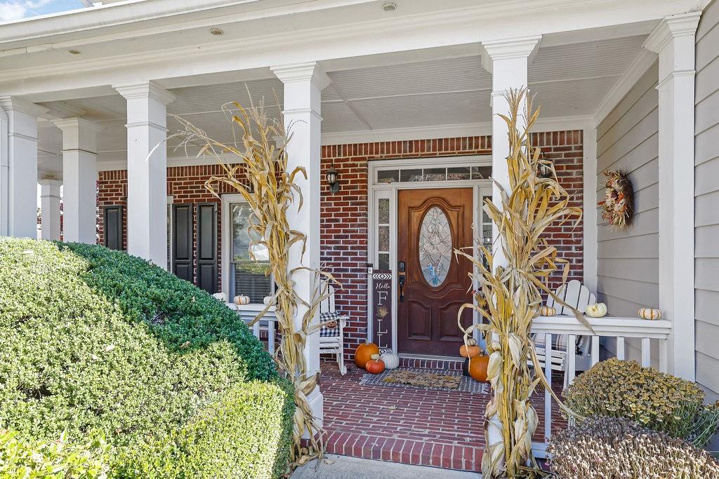 2410 Retreat Close NE