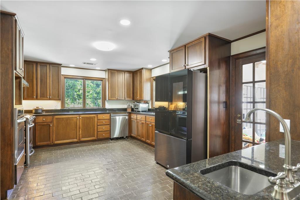 1011 W Paces Ferry Road, Atlanta, Georgia image 11