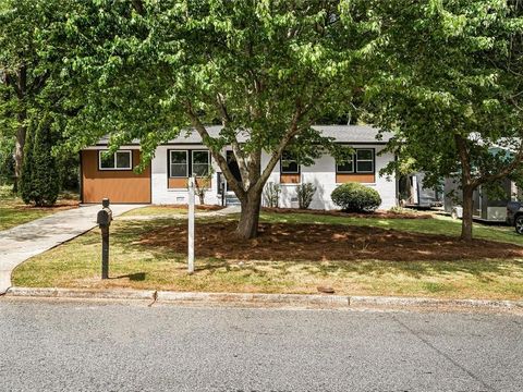 454 Oak Drive SE Atlanta GA 30354