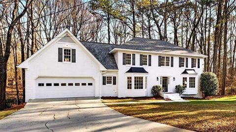 Homes For Sale - 5649 Whitesburg Court<br/> Peachtree Corners, GA 30092