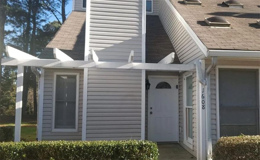 Beautiful 2-bedroom, 2-bath townhome located at 1608 Homestead Trail, Alpharetta, GA 30004. This charming home is move-in ready and features two levels, a modern white kitchen, and a cozy fireplace. Enjoy your own private side porch — perfect for relaxing or entertaining. Don’t miss the opportunity to make this lovely townhome your new rental home!