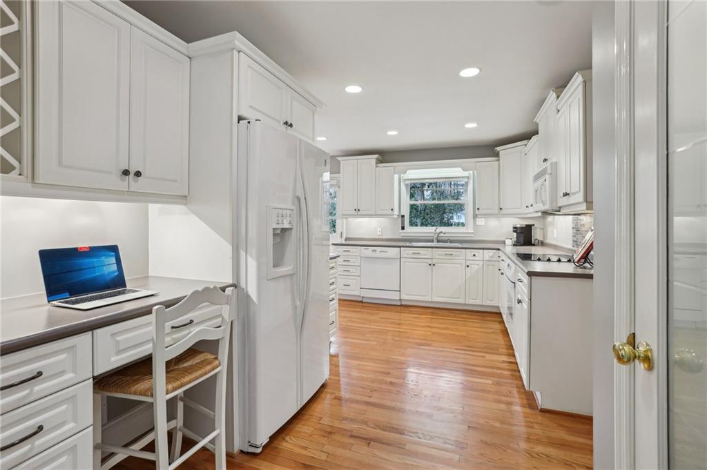 185 W Spalding Drive, Sandy Springs, Georgia image 6