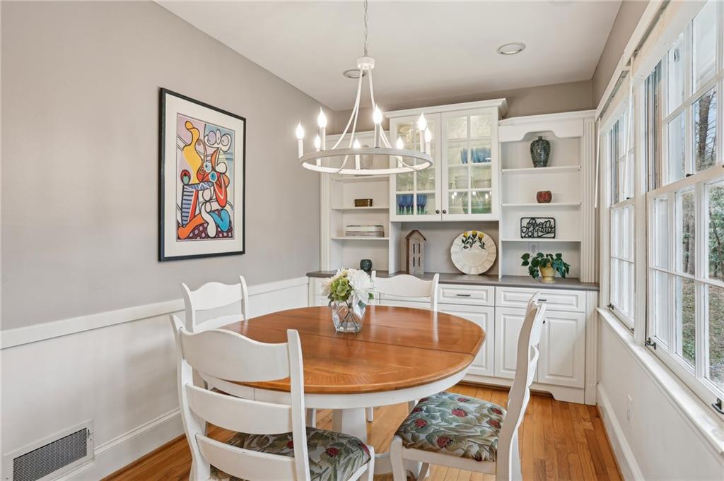185 W Spalding Drive, Sandy Springs, Georgia image 8