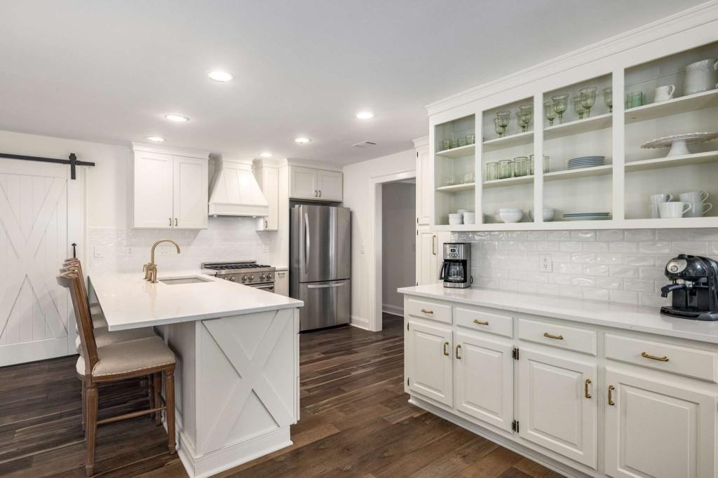 7114 Surrey Point