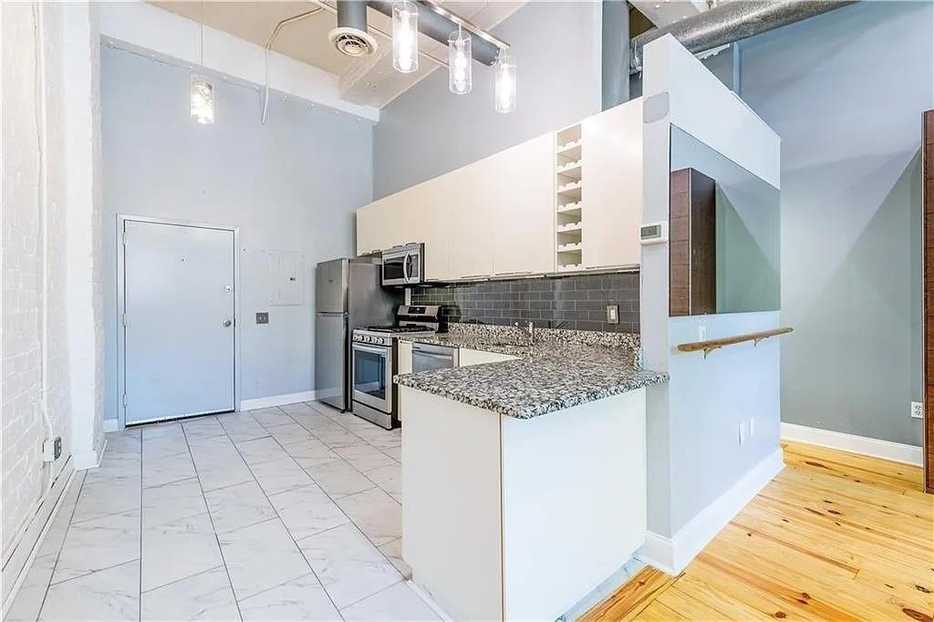 210 Walker Street SW 1