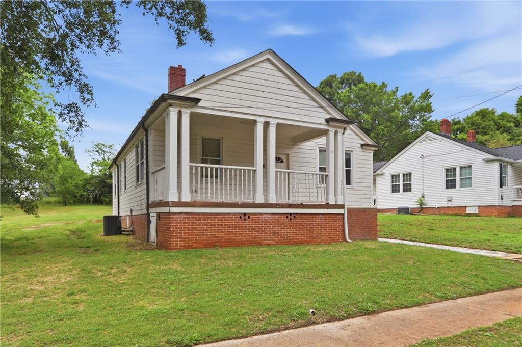 3312 Bloomfield Avenue