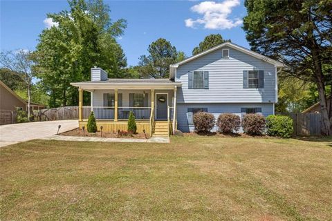 Homes For Sale - 1492 Sir Knights Way<br/> Lawrenceville, GA 30045
