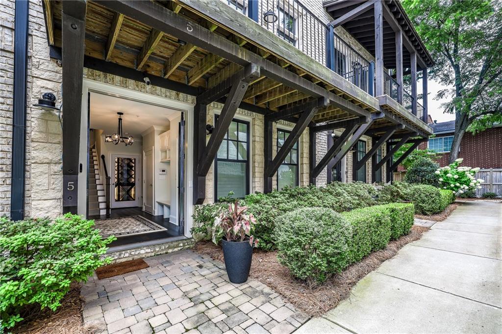 18 Peachtree Avenue NE 5