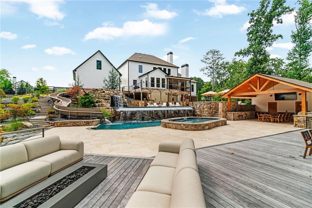128 Creekview Lane