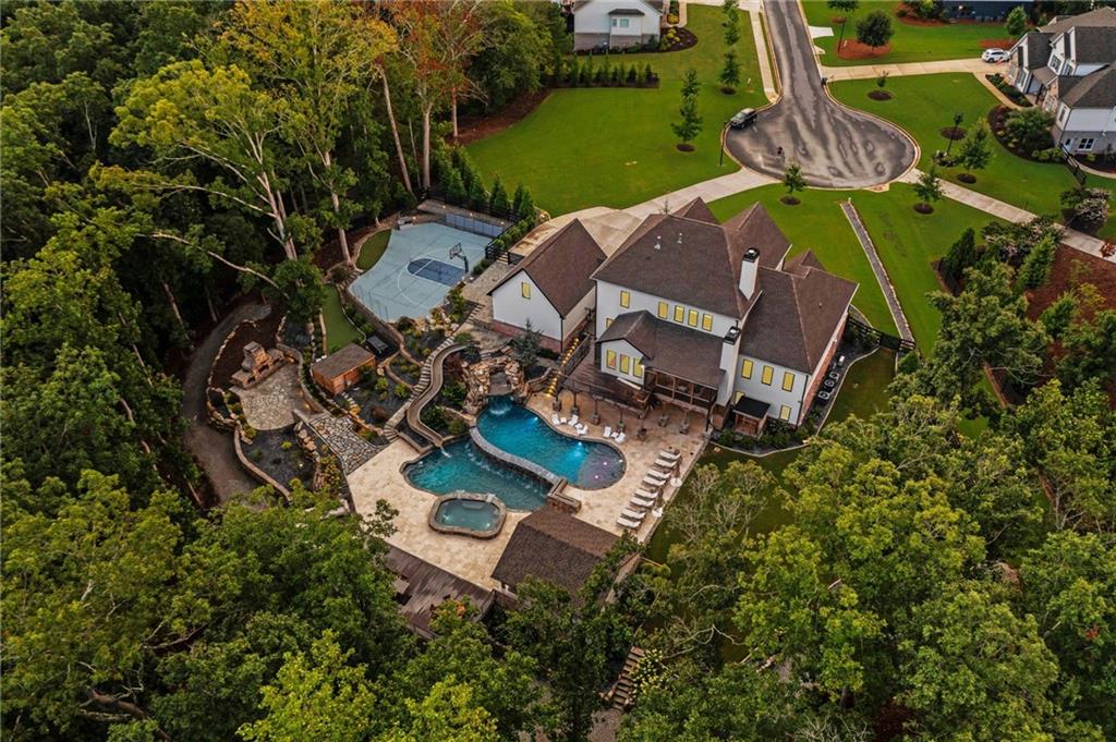128 Creekview Lane