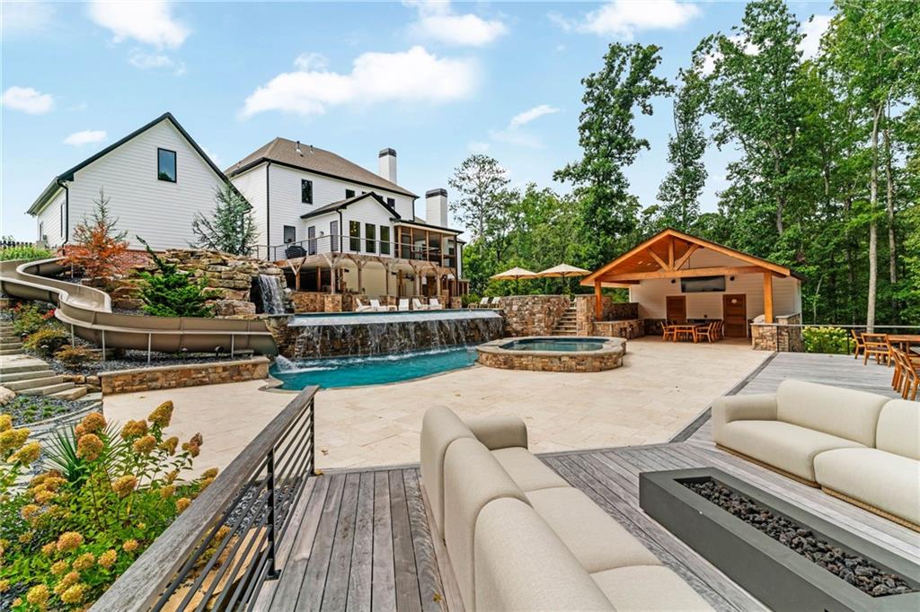 128 Creekview Lane