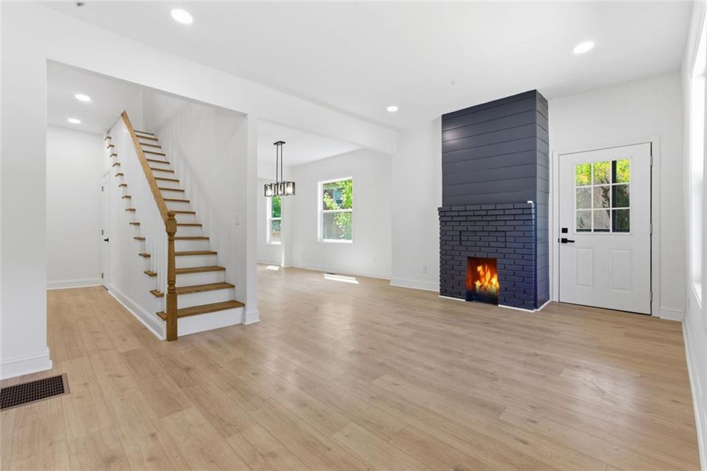 386 Mathewson Place SW