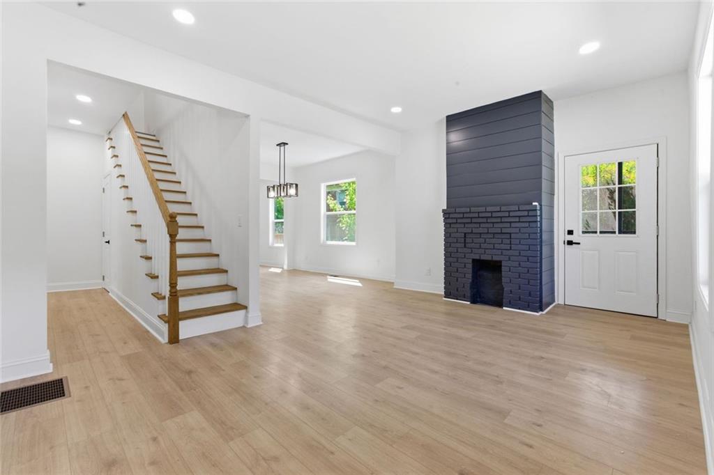 386 Mathewson Place SW