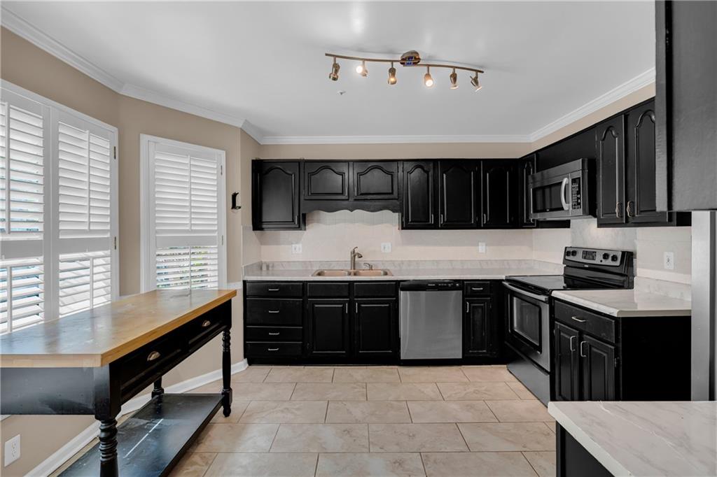 513 Salem Woods Drive SE