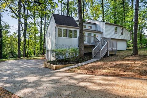 Homes For Sale - 3038 Skidaway Court<br/> Stone Mountain, GA 30087