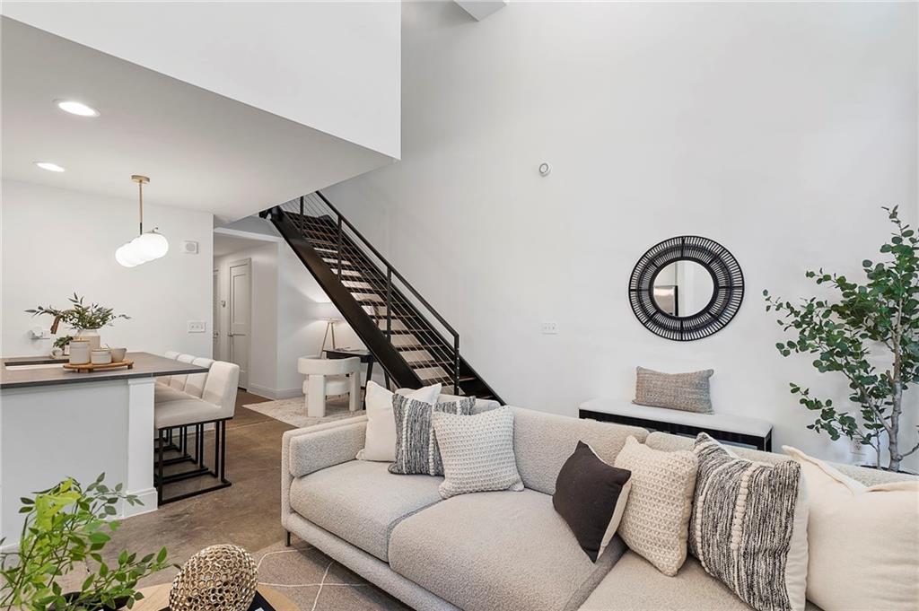 905 Juniper Street NE 116