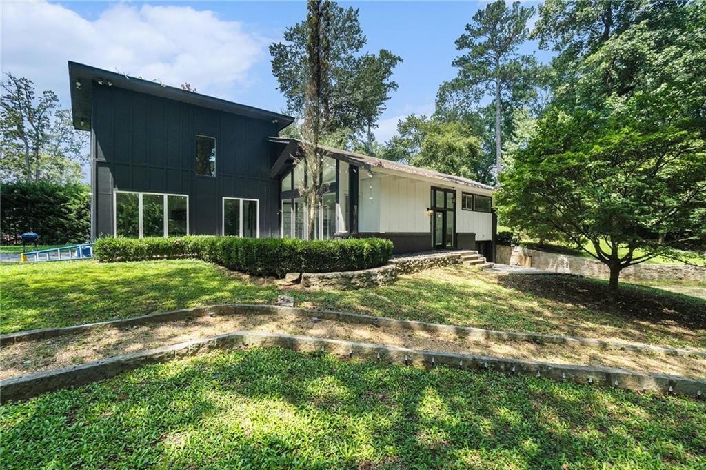 1087 Lee Circle NE