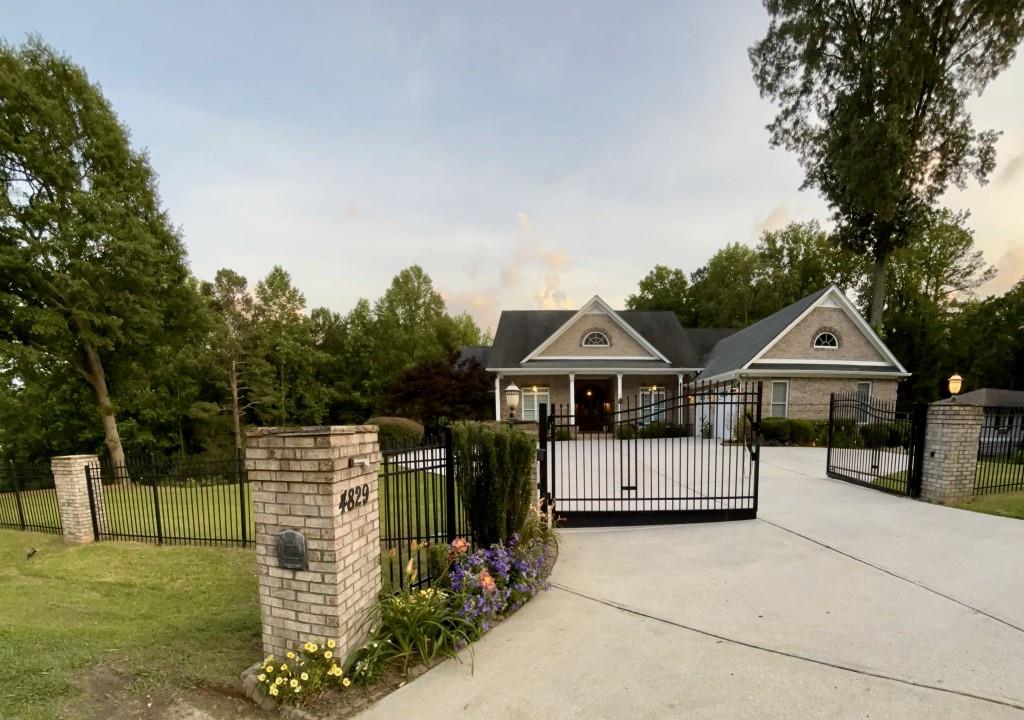 4829 Moon Road