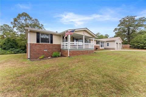 1689 Old State Road Pendergrass GA 30567
