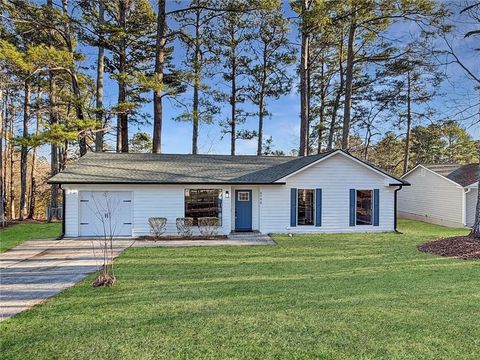 Homes For Sale - 8198 Winewood Court<br/> Riverdale, GA 30274