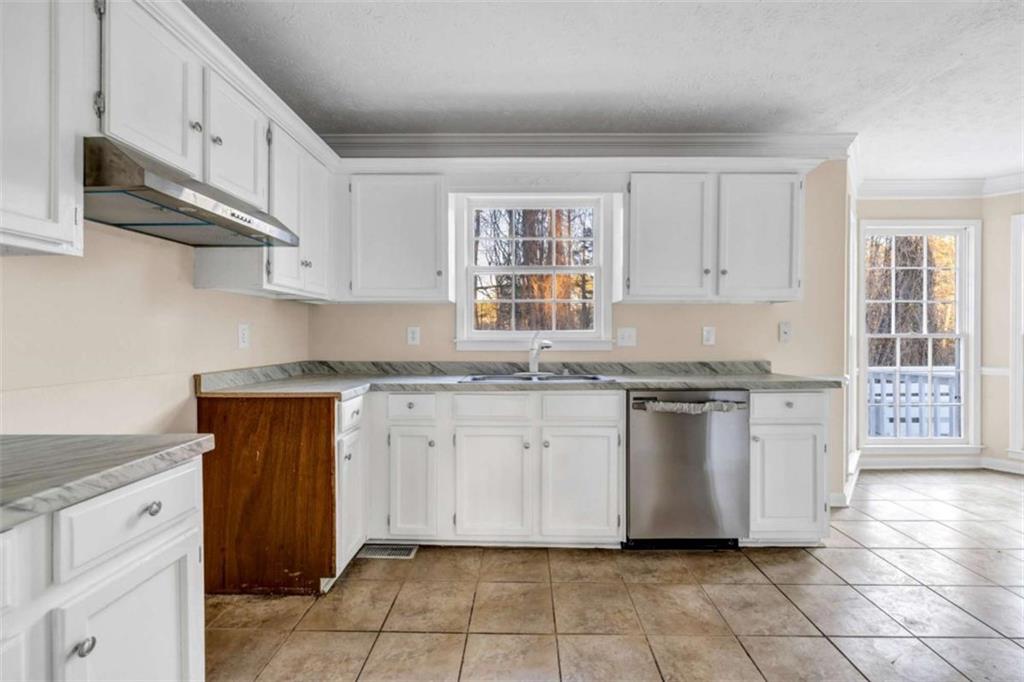 1600 Dillwood Court, Lithonia, Georgia image 7