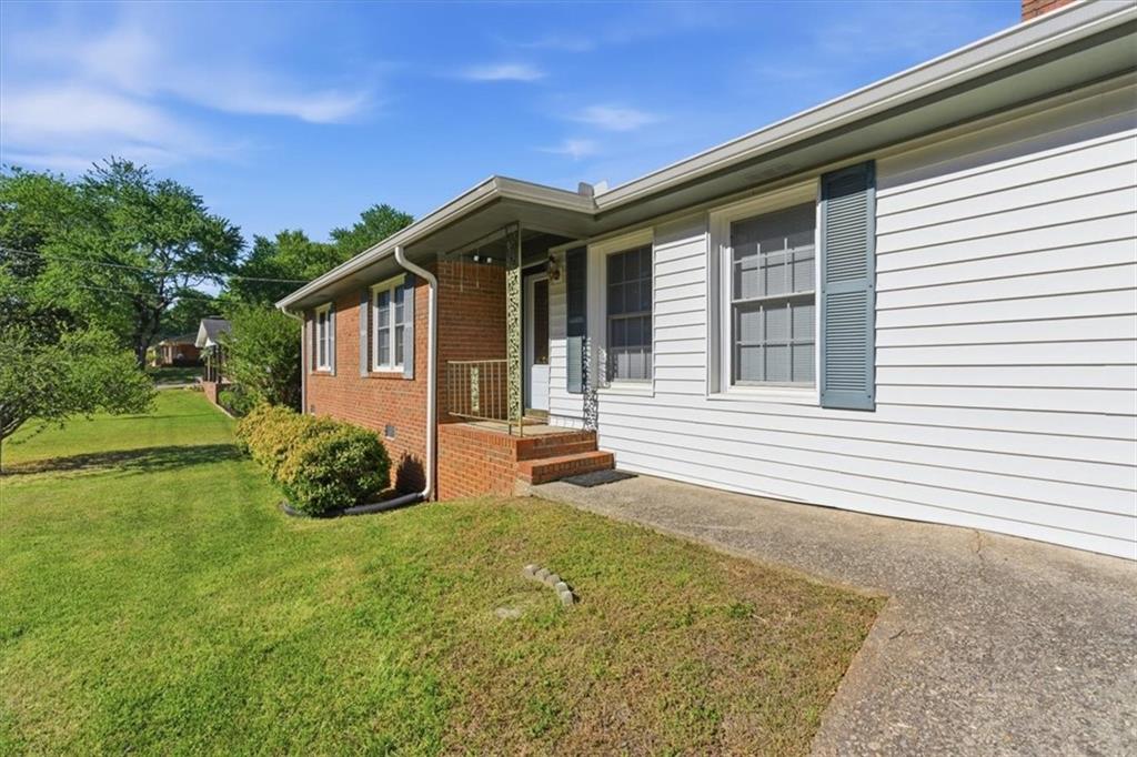 3293 Bright Star Road