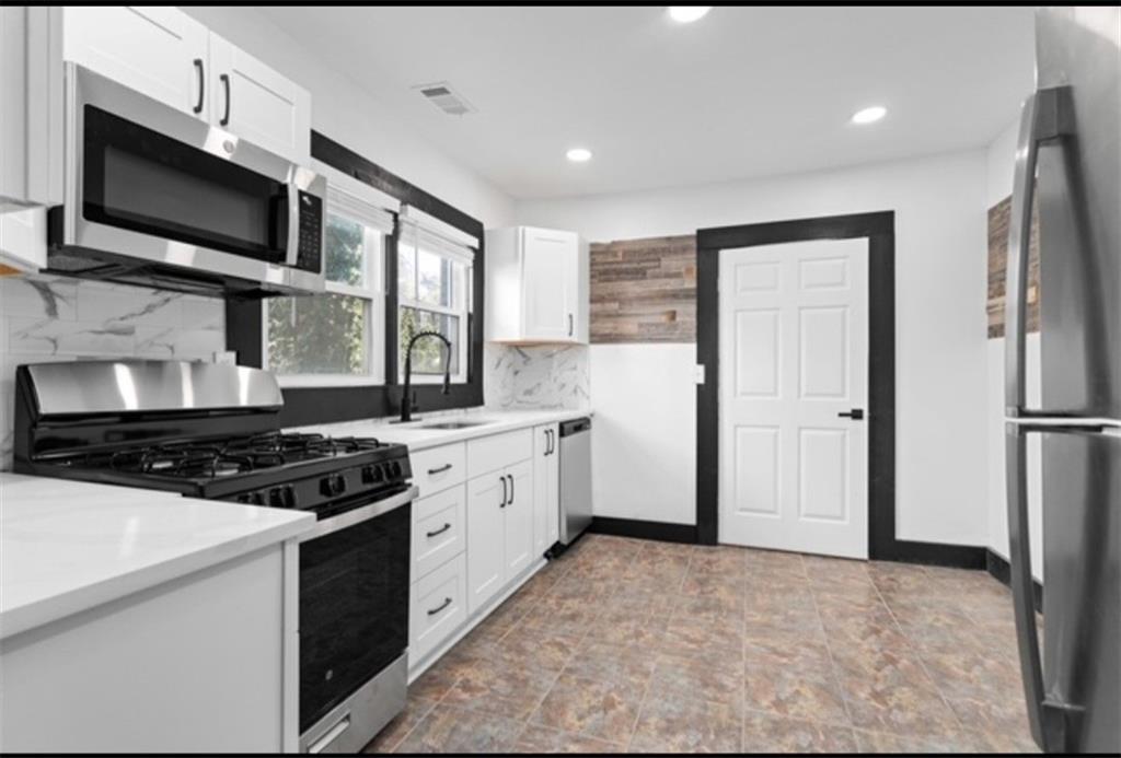 1802 S Gordon Street S