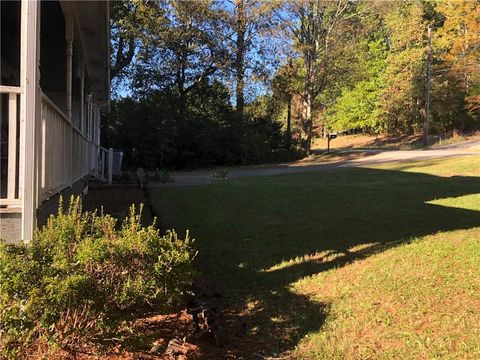 A home in Adairsville