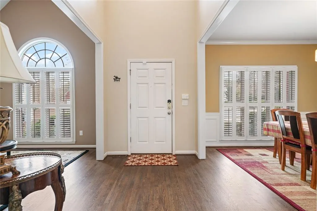 Roswell, Georgia 30075, United States, 5 Bedrooms Bedrooms, ,4 BathroomsBathrooms,Residential,Pending,115535