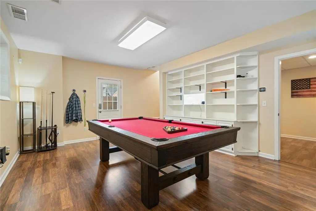 Roswell, Georgia 30075, United States, 5 Bedrooms Bedrooms, ,4 BathroomsBathrooms,Residential,Pending,115535