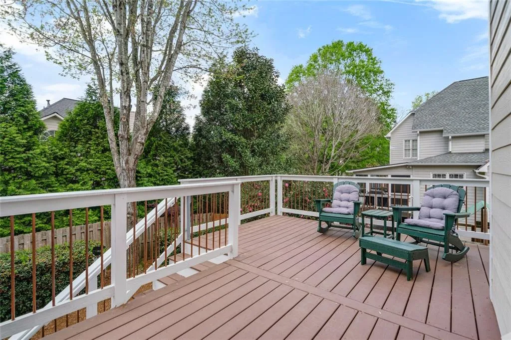 Roswell, Georgia 30075, United States, 5 Bedrooms Bedrooms, ,4 BathroomsBathrooms,Residential,Pending,115535