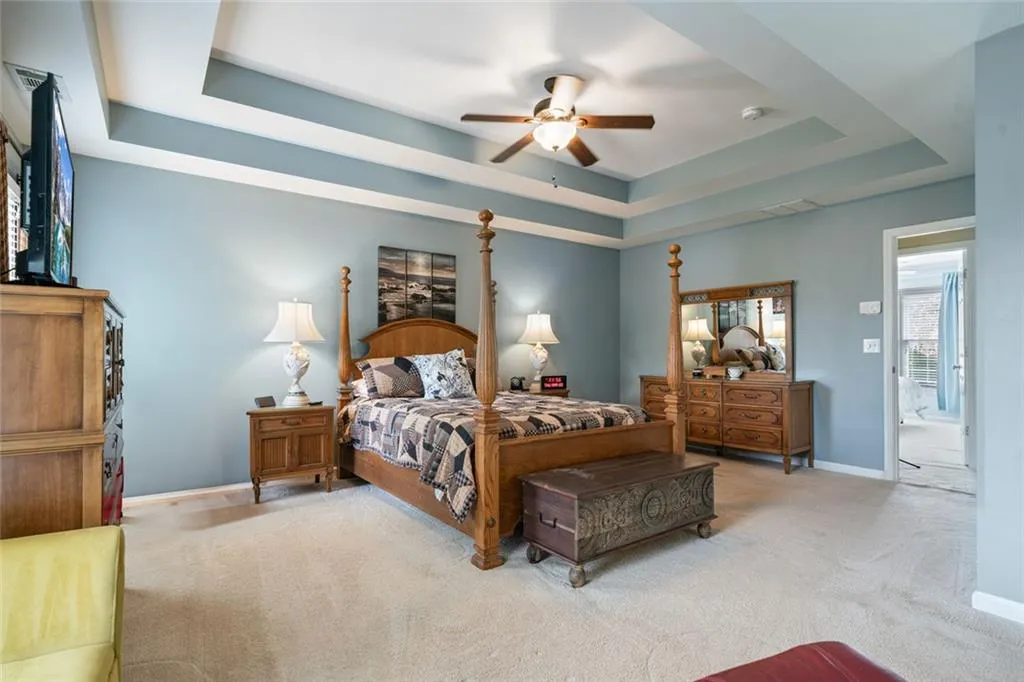 Roswell, Georgia 30075, United States, 5 Bedrooms Bedrooms, ,4 BathroomsBathrooms,Residential,Pending,115535