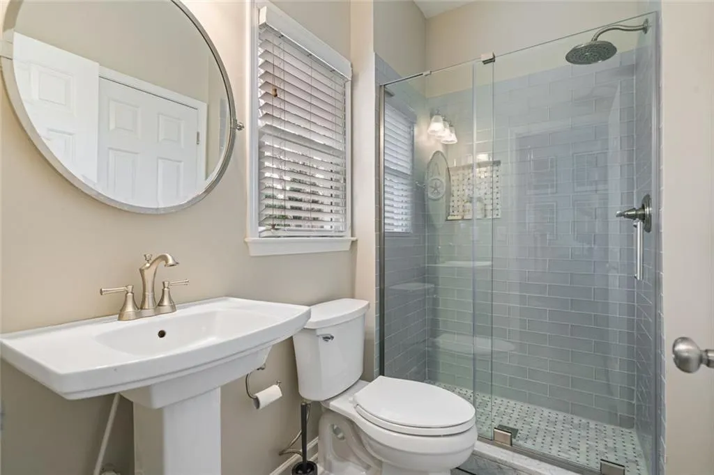 Roswell, Georgia 30075, United States, 5 Bedrooms Bedrooms, ,4 BathroomsBathrooms,Residential,Pending,115535