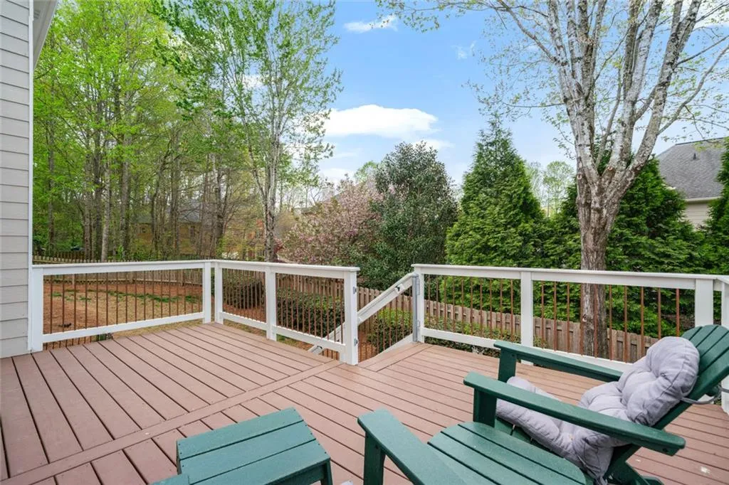 Roswell, Georgia 30075, United States, 5 Bedrooms Bedrooms, ,4 BathroomsBathrooms,Residential,Pending,115535