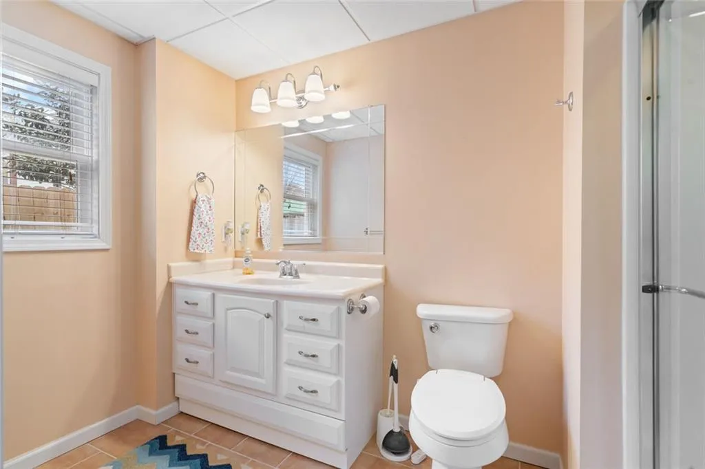 Roswell, Georgia 30075, United States, 5 Bedrooms Bedrooms, ,4 BathroomsBathrooms,Residential,Pending,115535