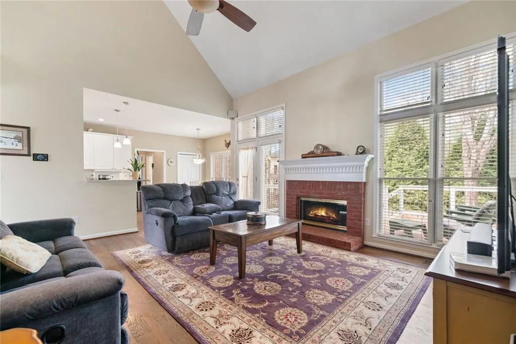 Roswell, Georgia 30075, United States, 5 Bedrooms Bedrooms, ,4 BathroomsBathrooms,Residential,Pending,115535