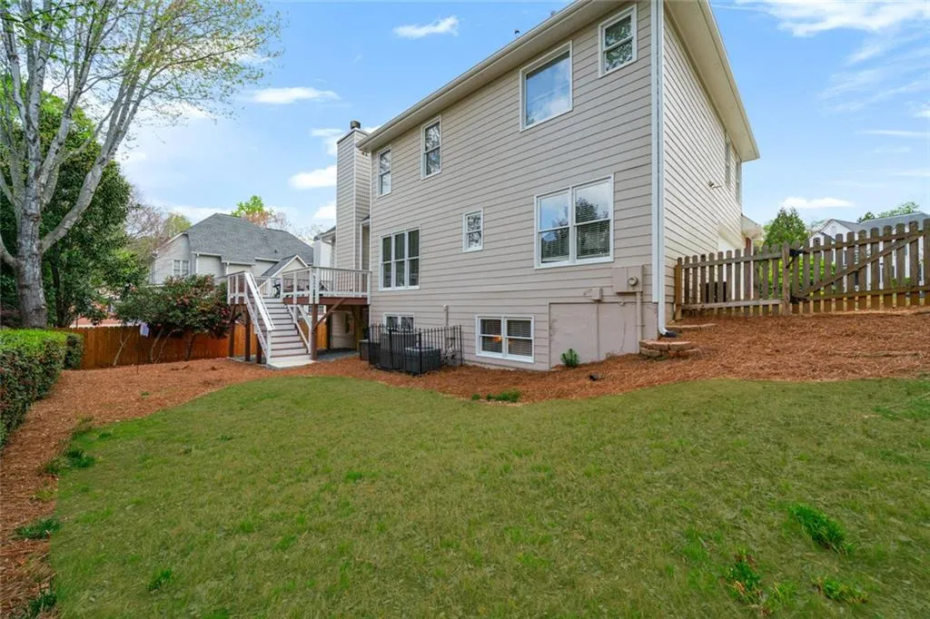 Roswell, Georgia 30075, United States, 5 Bedrooms Bedrooms, ,4 BathroomsBathrooms,Residential,Pending,115535