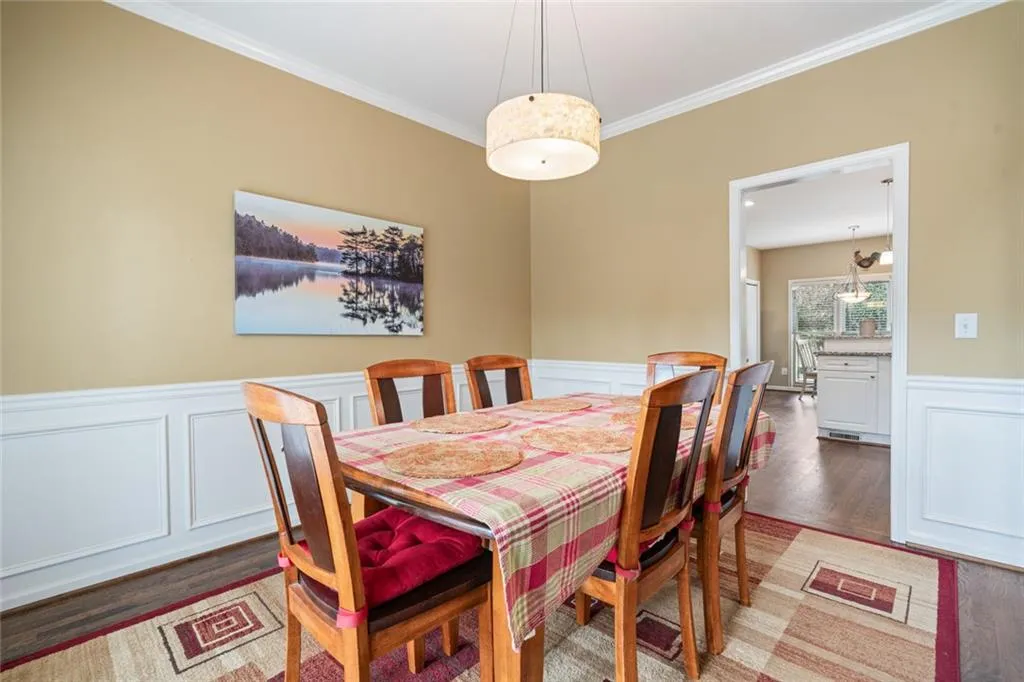 Roswell, Georgia 30075, United States, 5 Bedrooms Bedrooms, ,4 BathroomsBathrooms,Residential,Pending,115535