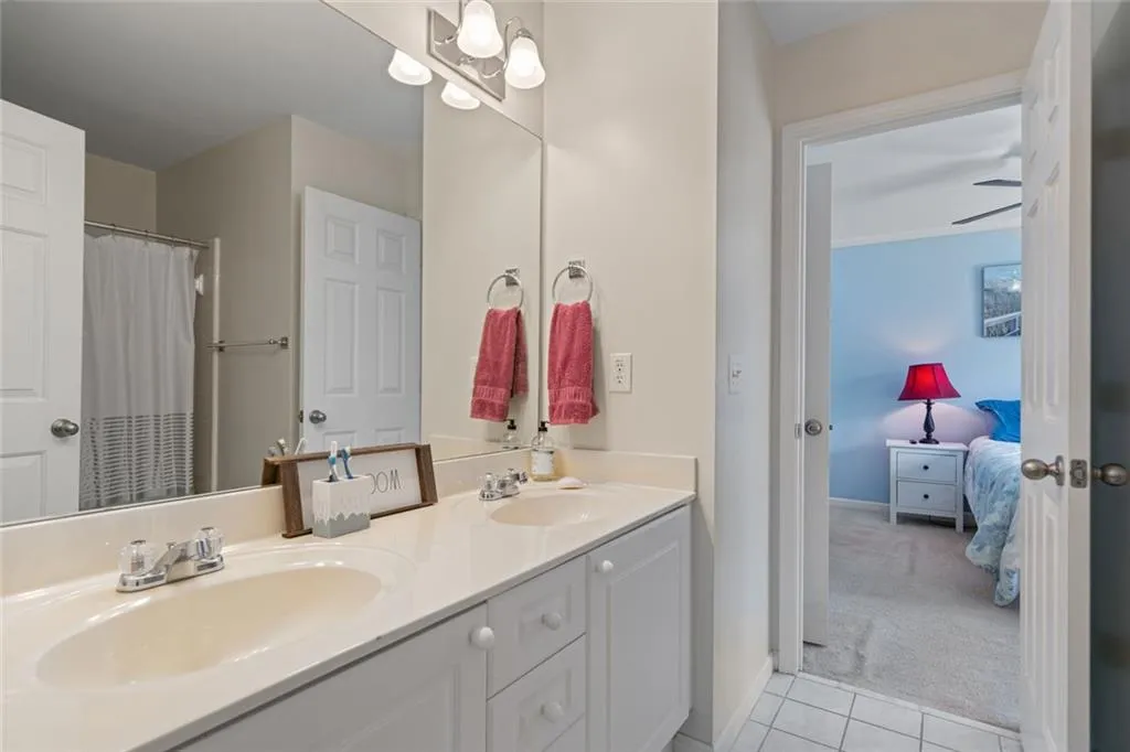 Roswell, Georgia 30075, United States, 5 Bedrooms Bedrooms, ,4 BathroomsBathrooms,Residential,Pending,115535