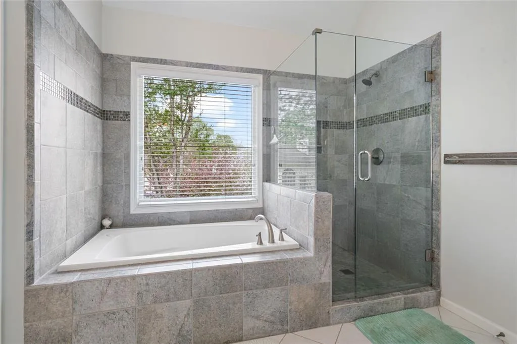 Roswell, Georgia 30075, United States, 5 Bedrooms Bedrooms, ,4 BathroomsBathrooms,Residential,Pending,115535