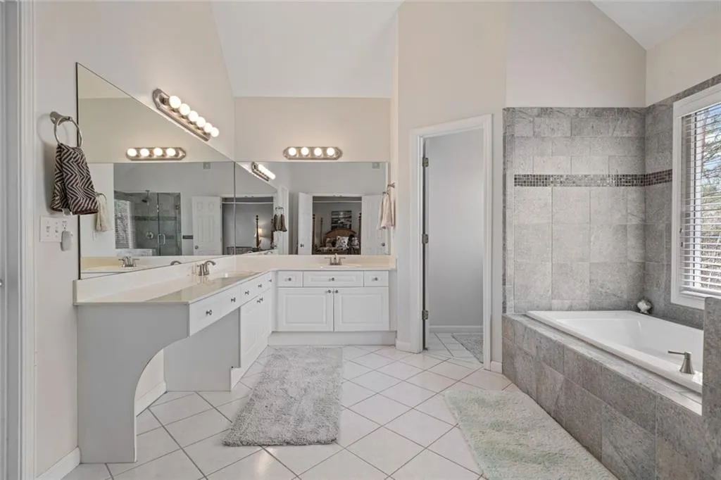 Roswell, Georgia 30075, United States, 5 Bedrooms Bedrooms, ,4 BathroomsBathrooms,Residential,Pending,115535