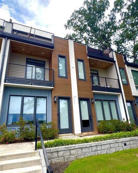 Townhouse For Sale - 422 Forrest Avenue<br/> Gainesville, GA 30501