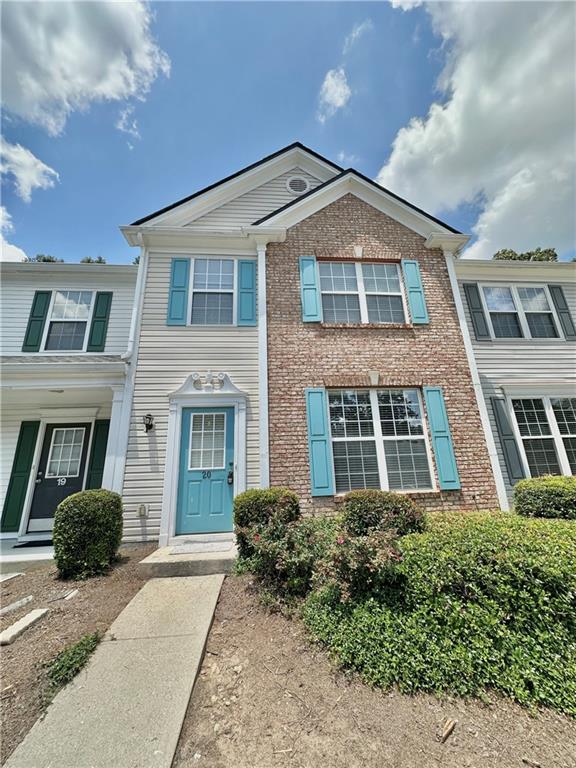 Discover the perfect blend of contemporary comfort and convenience in this beautifully maintained 3-bedroom townhome, ideally located in the highly sought-after community of Alpharetta. Designed with modern living in mind, this home features an open and inviting floor plan that effortlessly combines style and functionality.
The updated kitchen serves as the heart of the home—featuring sleek, modern appliances and a stylish design that makes cooking and entertaining a joy. Whether you're hosting guests or enjoying a quiet night in, this well-appointed space offers the perfect setting for any culinary experience.
Beyond the well-appointed interiors, this townhome boasts an unbeatable location. Enjoy seamless access to I-40, GA 400, and MARTA, making commutes to Downtown Roswell, Alpharetta, Johns Creek, and Windward incredibly convenient. You’ll also find yourself just minutes from an array of shopping, dining, and entertainment destinations, ensuring you're never far from what you need.
Don't miss your opportunity to embrace low-maintenance, high-style living in one of North Atlanta’s most desirable areas. Schedule your showing today and experience everything this exceptional townhome at 9165 Nesbit Ferry Rd #20 has to offer!
***LEASES MUST END APRIL-AUGUST WITH 12 MONTH MINIMUM LEASE TERM***
