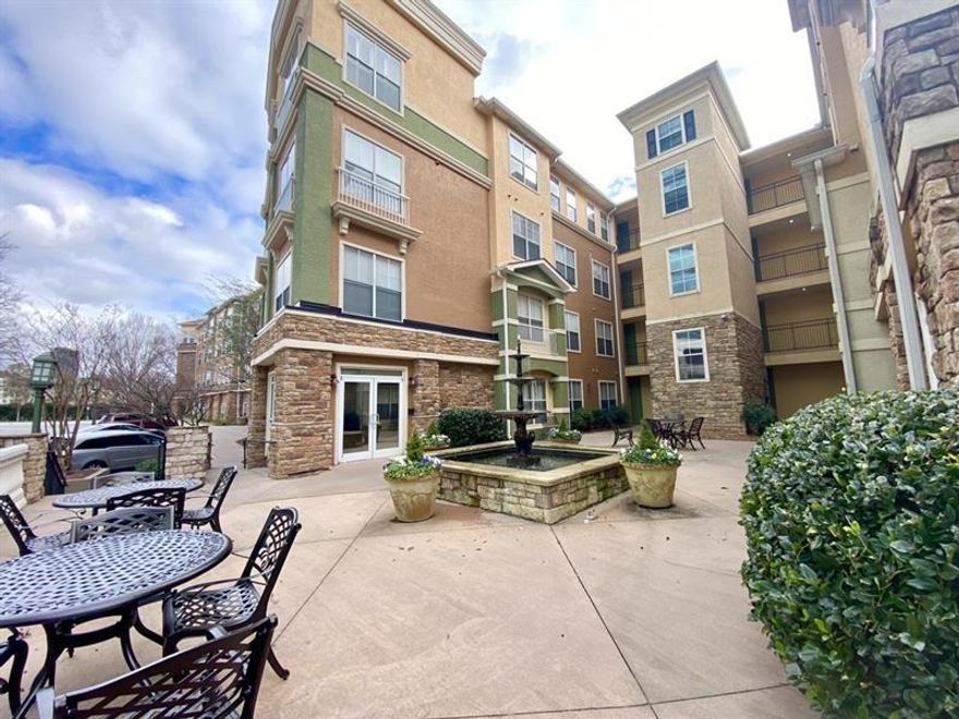 Wonderfully maintained one bedroom one bath condo available November 1st! Conveniently located near to shopping, dining, public transit and entertainment. The community facilities are second to none, pool, gym, and security. Easy to see, call now!