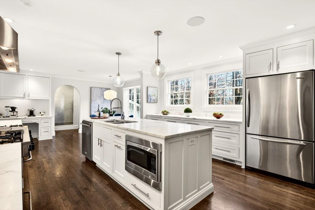 3897 Powers Ferry Road NW