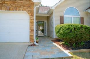 681 Nine Oaks Circle, Villa Rica, Georgia image 2