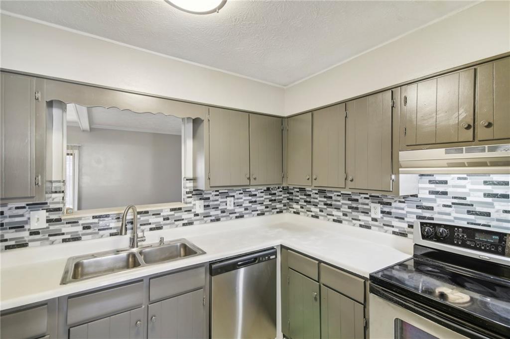 6429 Woodstone Way, Morrow, Georgia image 3