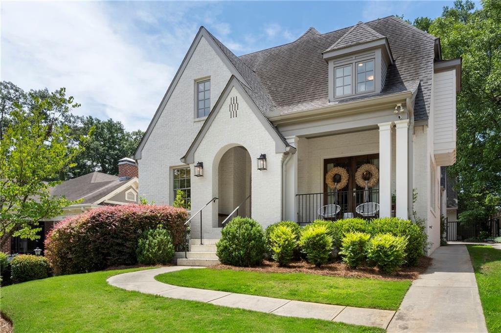 1055 Bellevue Drive NE