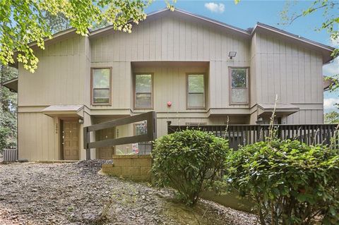 Condo For Sale - 2808 Cumberland Court<br/> Smyrna, GA 30080