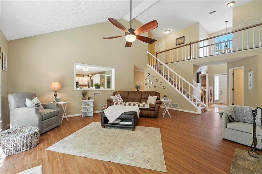 912 SPRING Valley